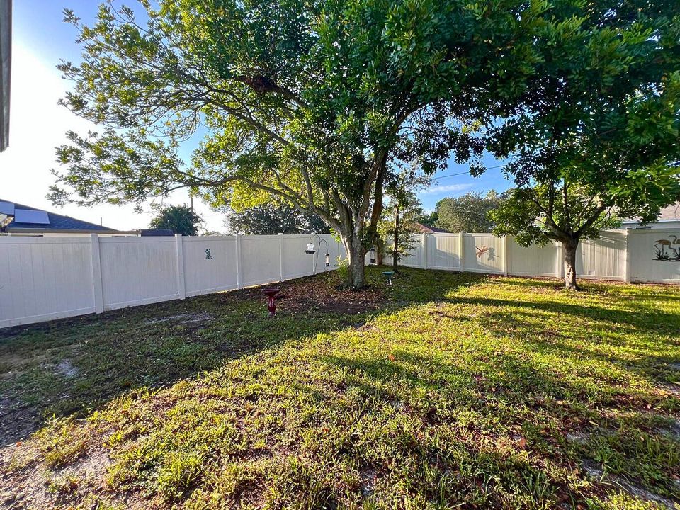 Active With Contract: $354,900 (3 beds, 2 baths, 1746 Square Feet)