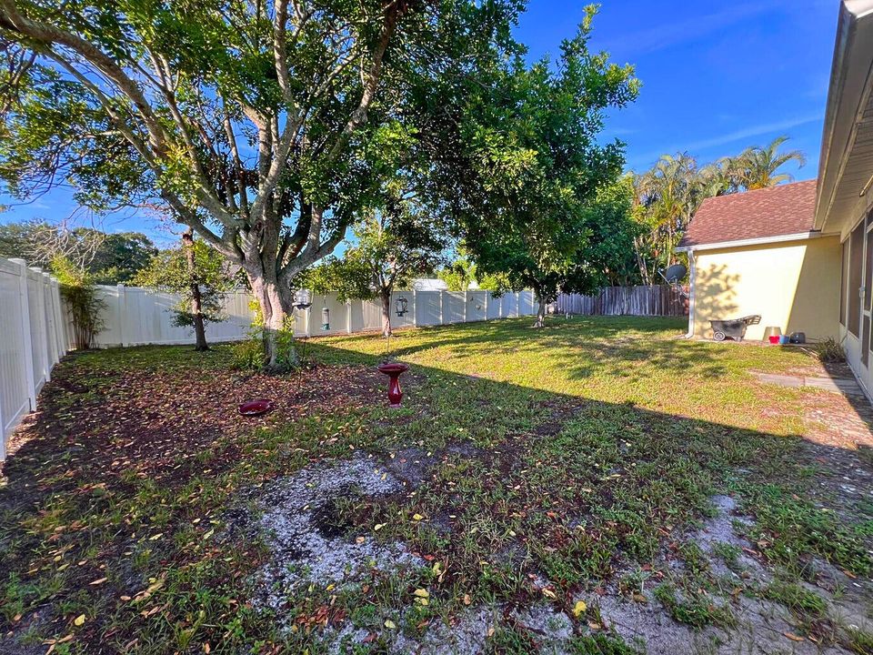 Active With Contract: $354,900 (3 beds, 2 baths, 1746 Square Feet)