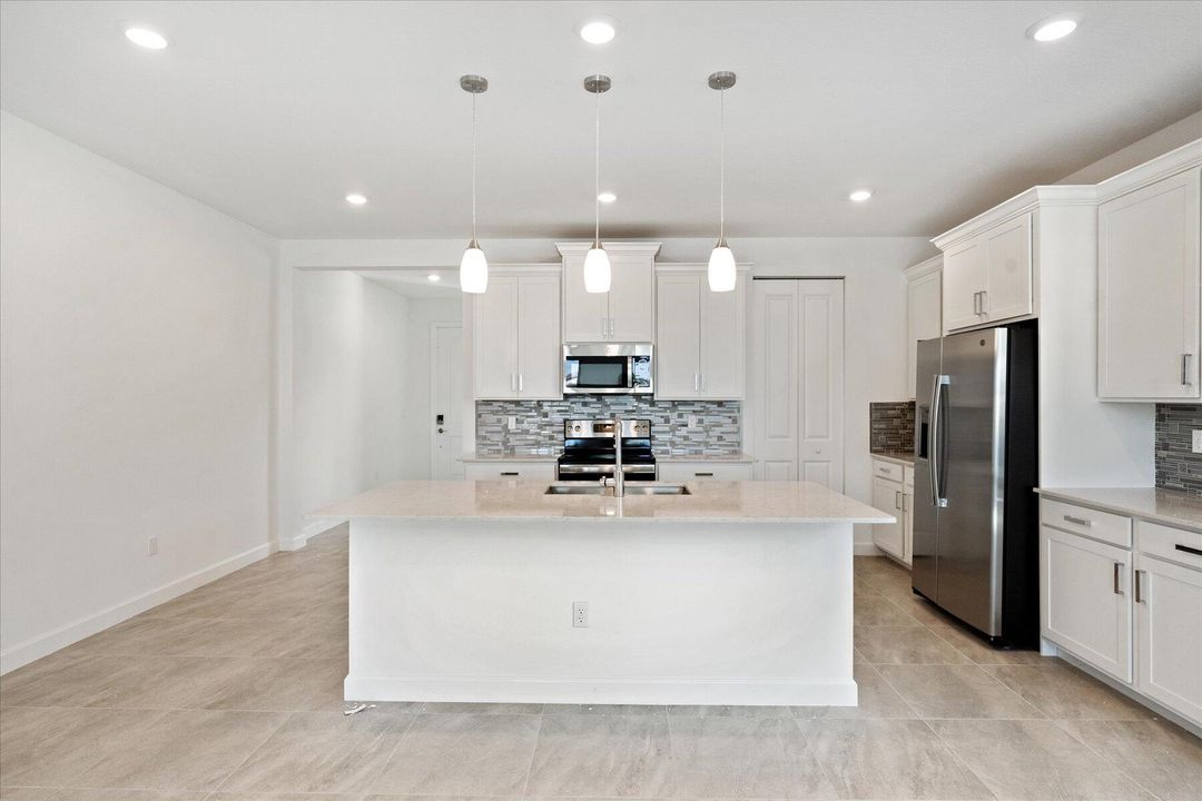 For Sale: $839,000 (5 beds, 3 baths, 3185 Square Feet)