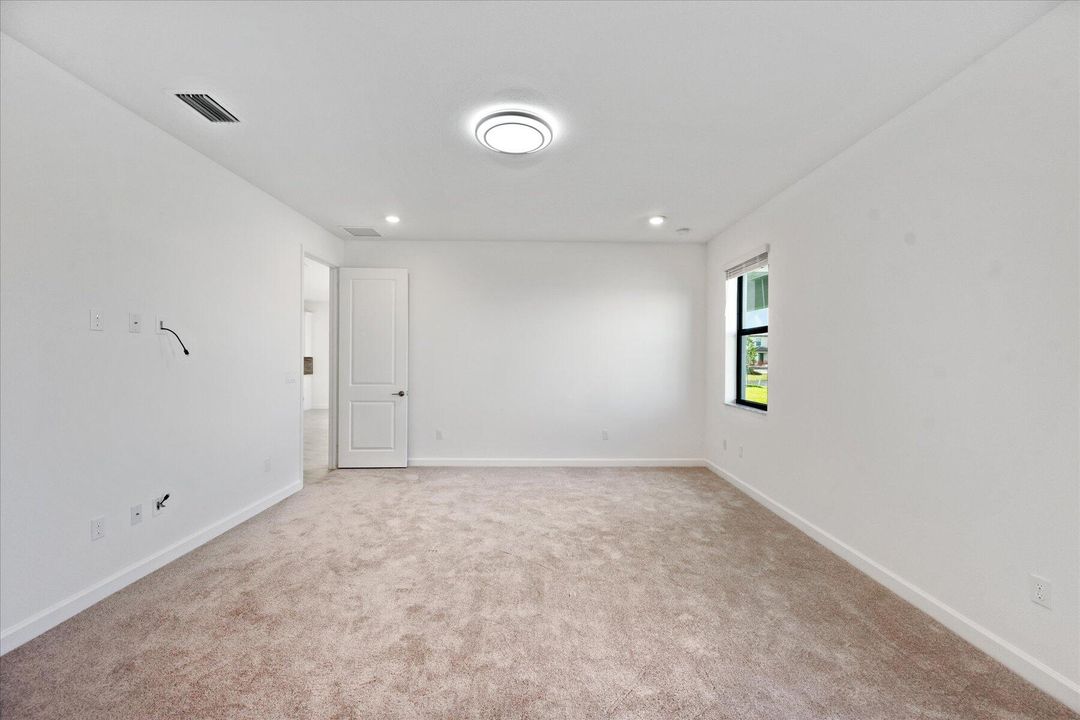 For Sale: $839,000 (5 beds, 3 baths, 3185 Square Feet)