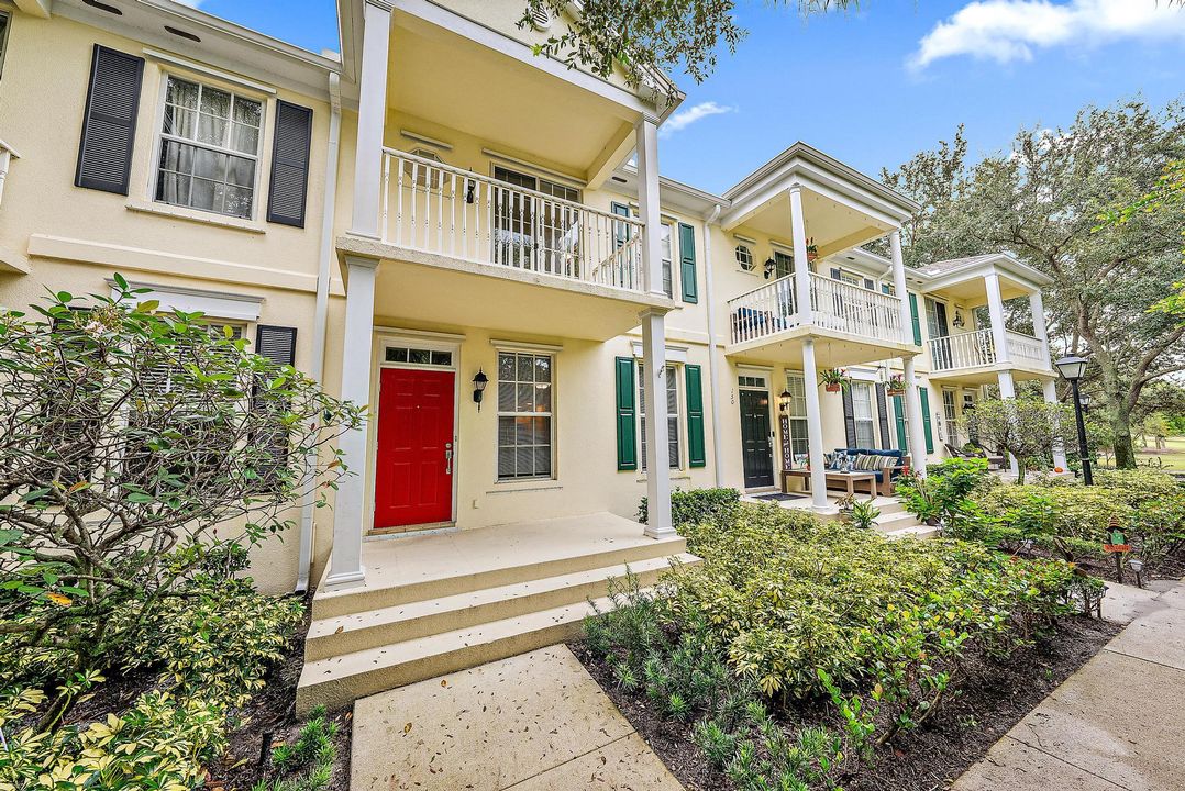 合同活跃: $3,700 (3 贝兹, 2 浴室, 1611 平方英尺)