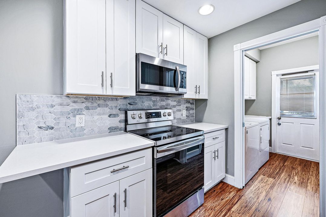 合同活跃: $3,700 (3 贝兹, 2 浴室, 1611 平方英尺)