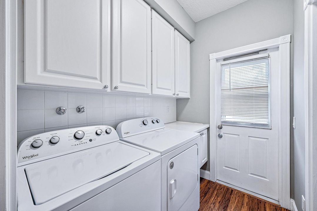 合同活跃: $3,700 (3 贝兹, 2 浴室, 1611 平方英尺)