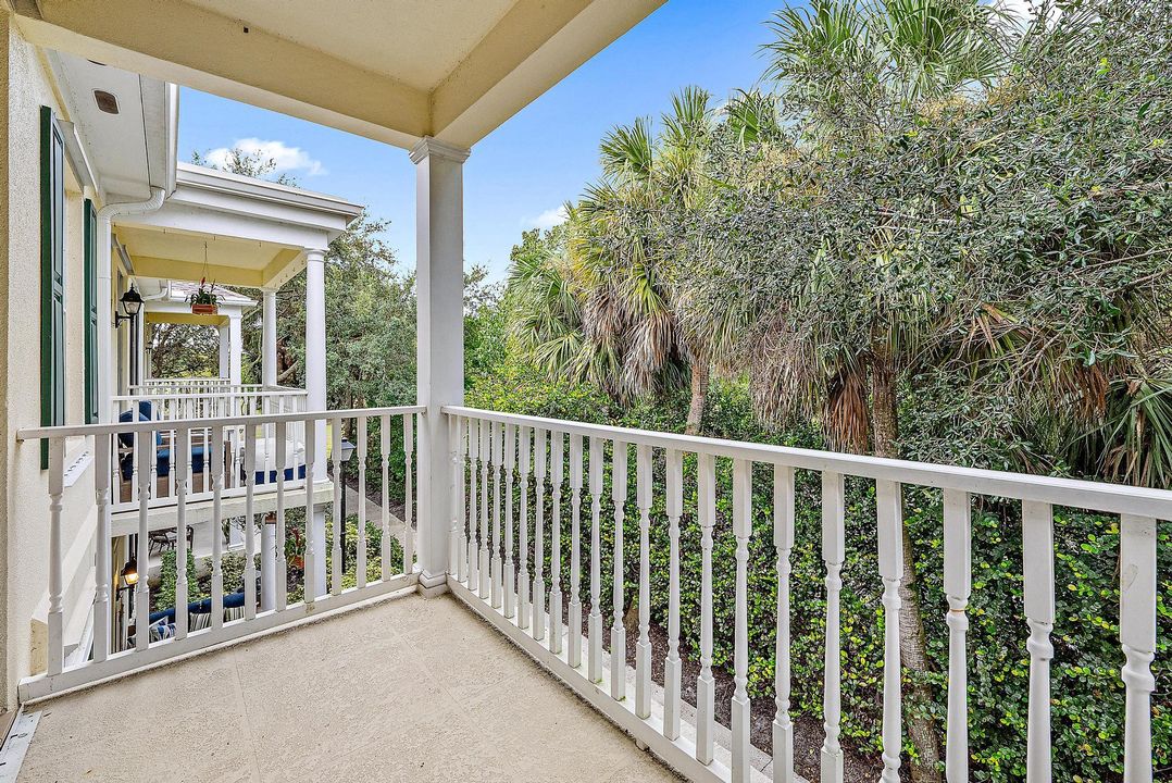 合同活跃: $3,700 (3 贝兹, 2 浴室, 1611 平方英尺)