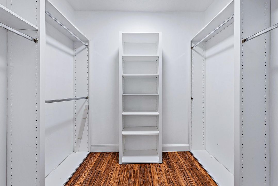 合同活跃: $3,700 (3 贝兹, 2 浴室, 1611 平方英尺)