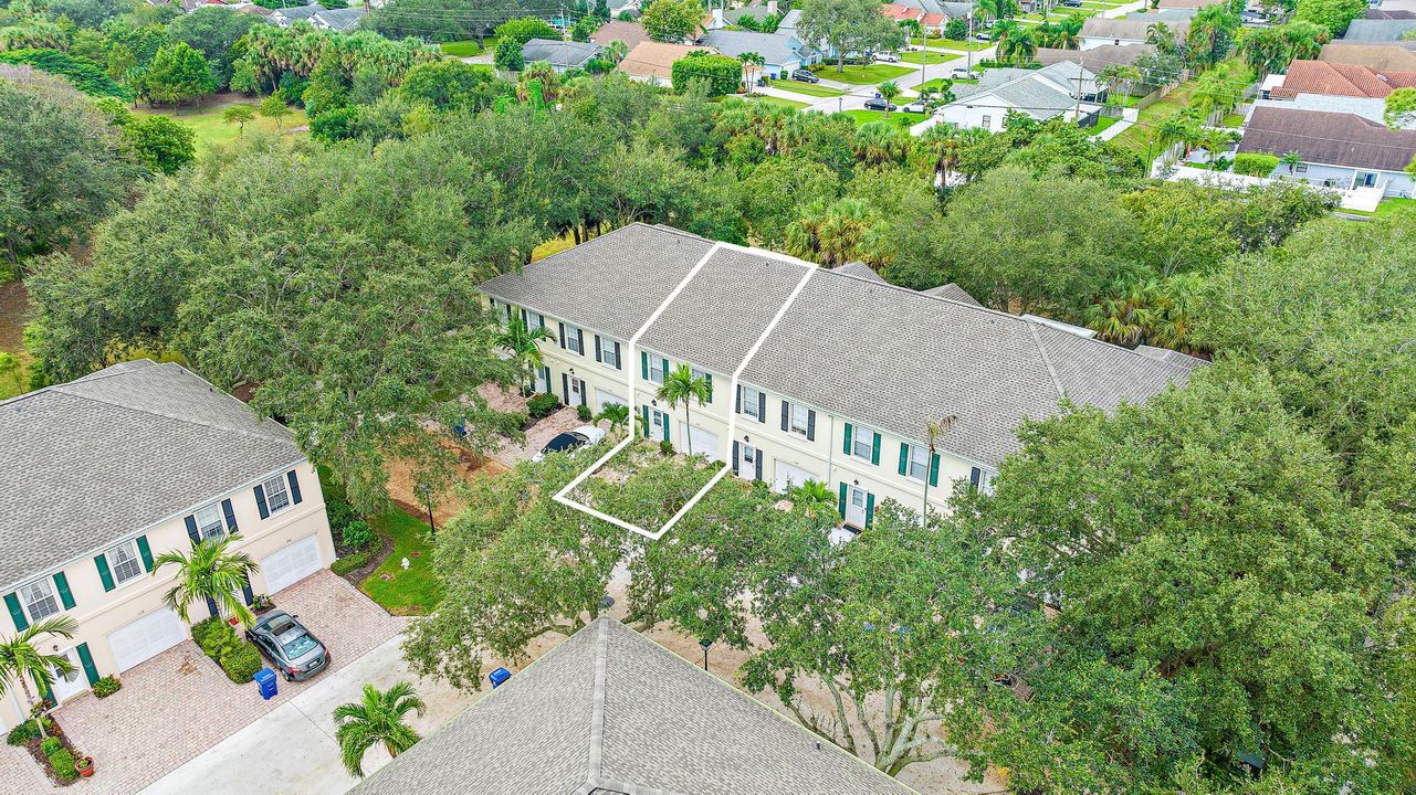 合同活跃: $3,700 (3 贝兹, 2 浴室, 1611 平方英尺)