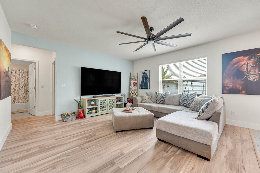 For Sale: $445,000 (5 beds, 3 baths, 2601 Square Feet)