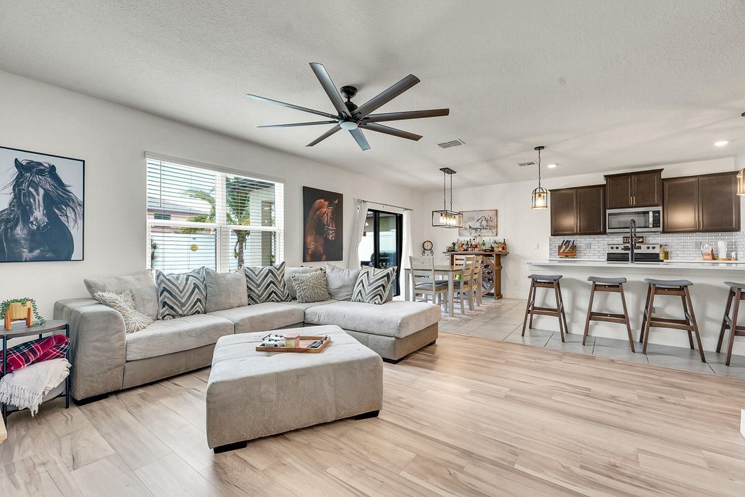 For Sale: $445,000 (5 beds, 3 baths, 2601 Square Feet)