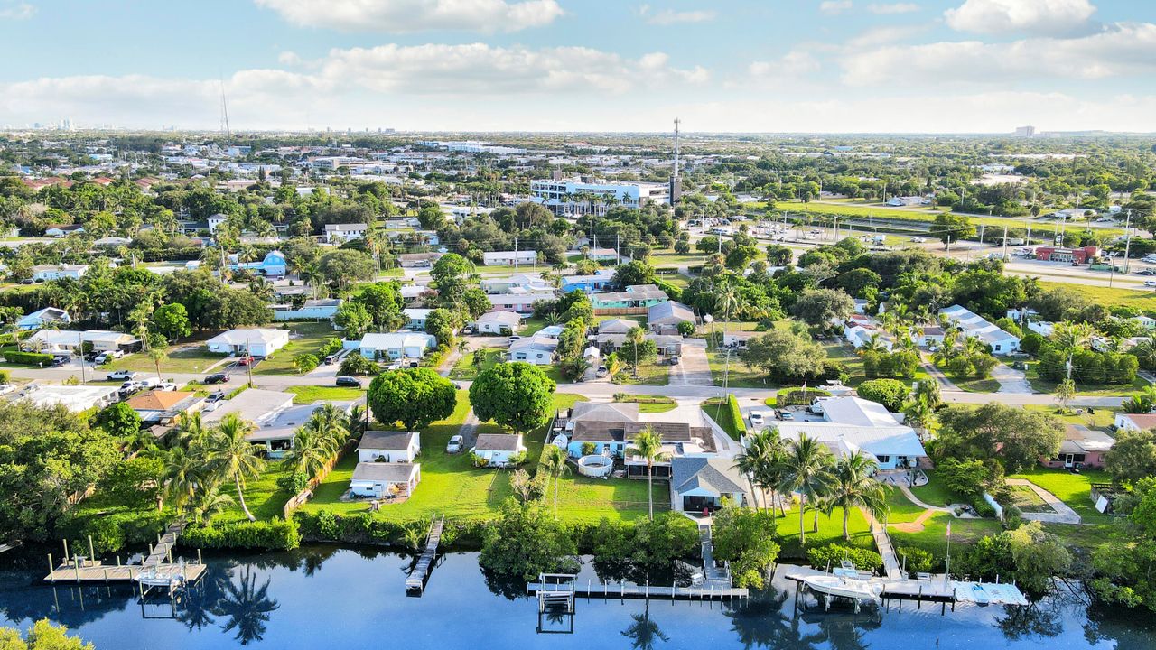 For Sale: $1,250,000 (5 beds, 3 baths, 2420 Square Feet)