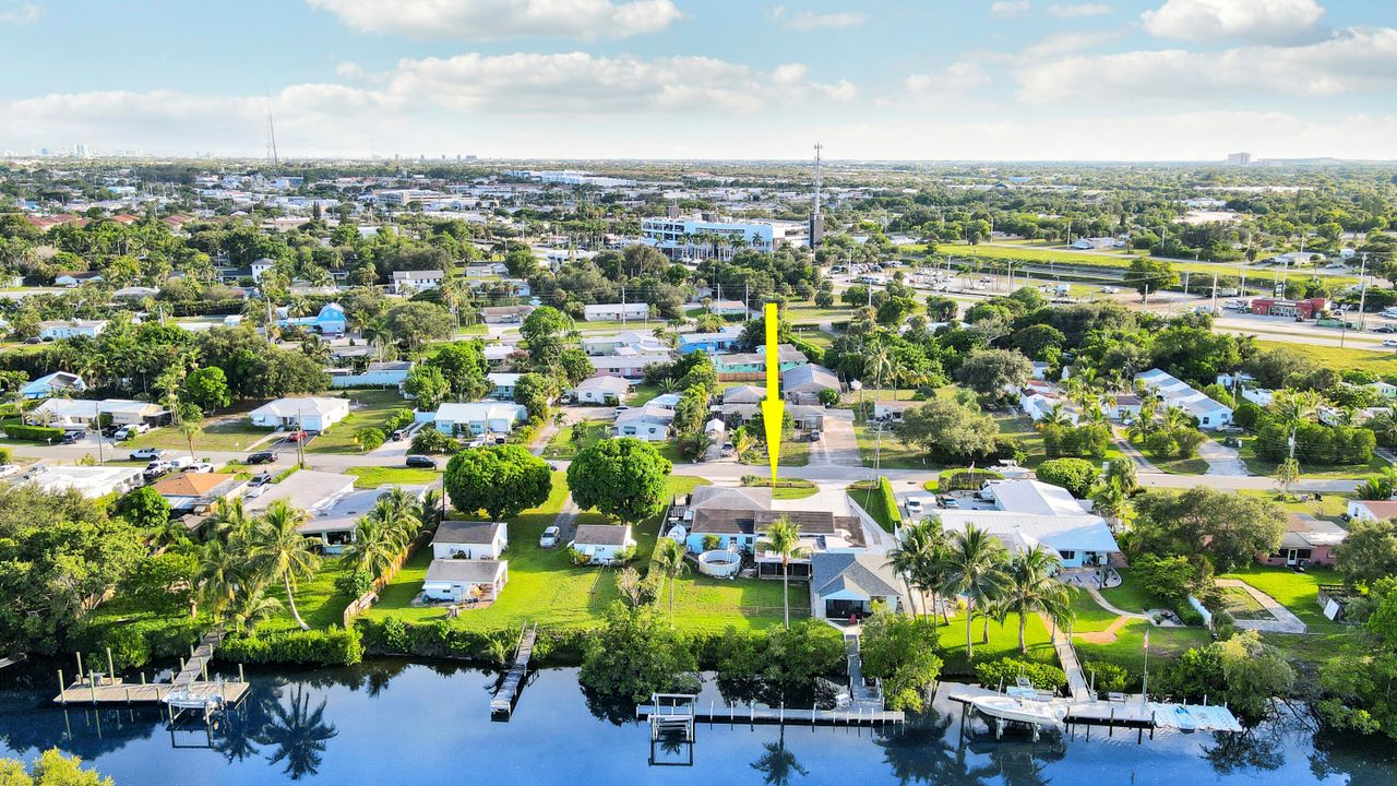 For Sale: $1,250,000 (5 beds, 3 baths, 2420 Square Feet)