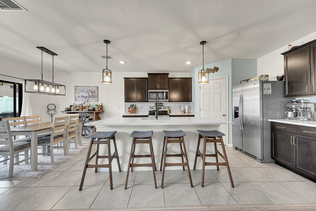 For Sale: $445,000 (5 beds, 3 baths, 2601 Square Feet)