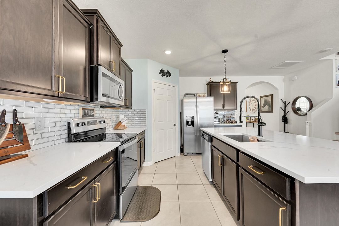 For Sale: $445,000 (5 beds, 3 baths, 2601 Square Feet)