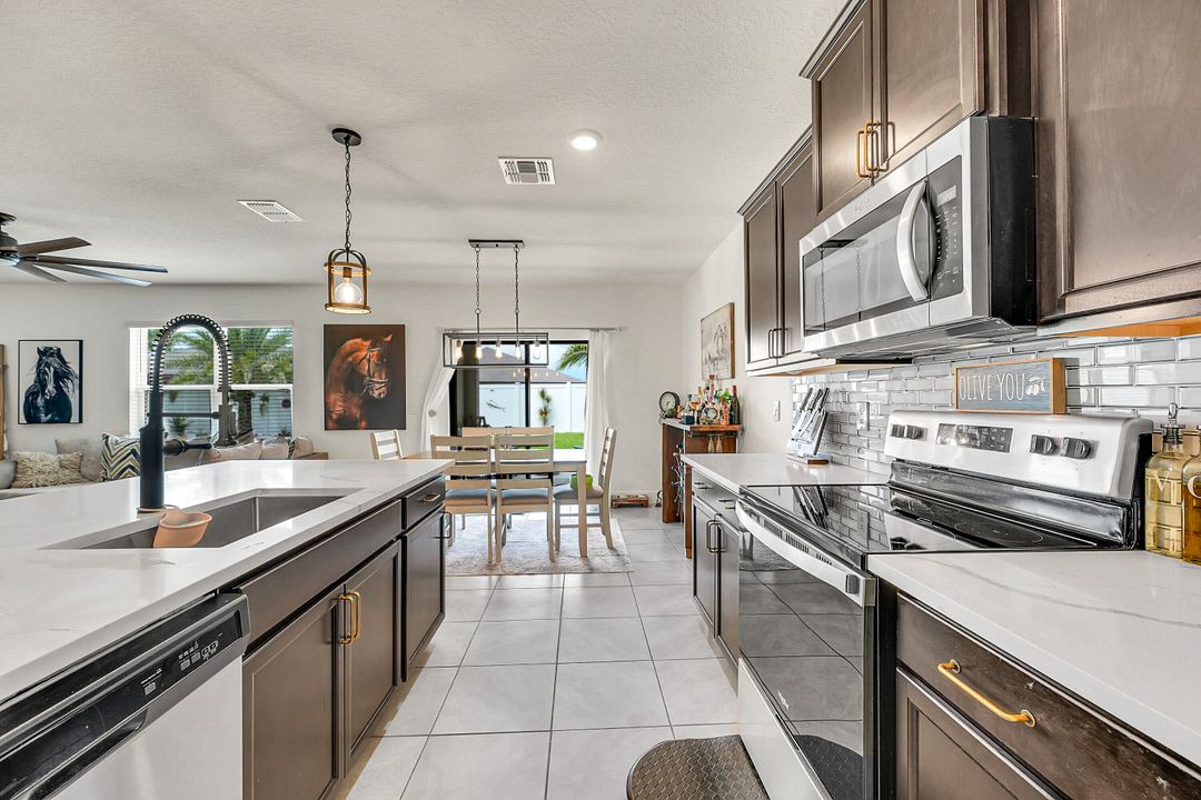 For Sale: $445,000 (5 beds, 3 baths, 2601 Square Feet)