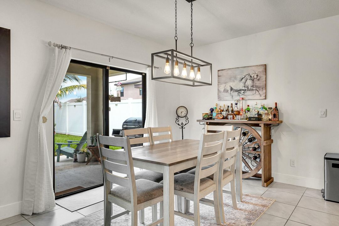 For Sale: $445,000 (5 beds, 3 baths, 2601 Square Feet)