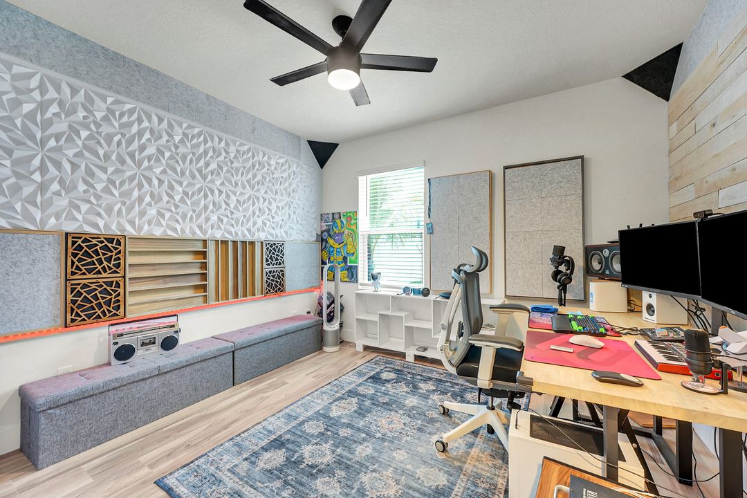 For Sale: $445,000 (5 beds, 3 baths, 2601 Square Feet)