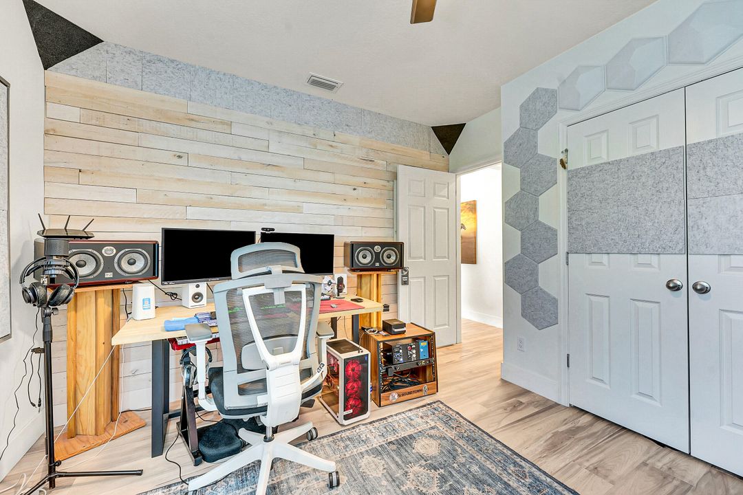 For Sale: $445,000 (5 beds, 3 baths, 2601 Square Feet)