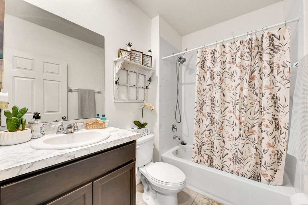 For Sale: $445,000 (5 beds, 3 baths, 2601 Square Feet)