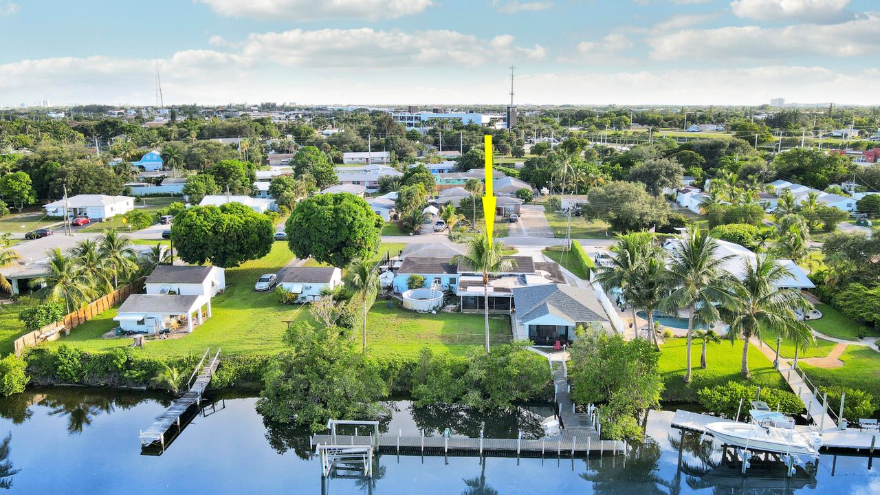 For Sale: $1,250,000 (5 beds, 3 baths, 2420 Square Feet)