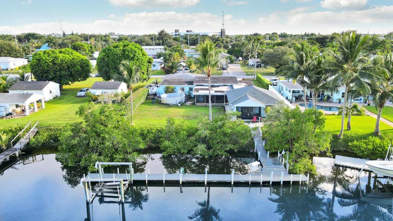 For Sale: $1,250,000 (5 beds, 3 baths, 2420 Square Feet)