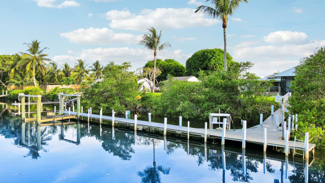 For Sale: $1,250,000 (5 beds, 3 baths, 2420 Square Feet)