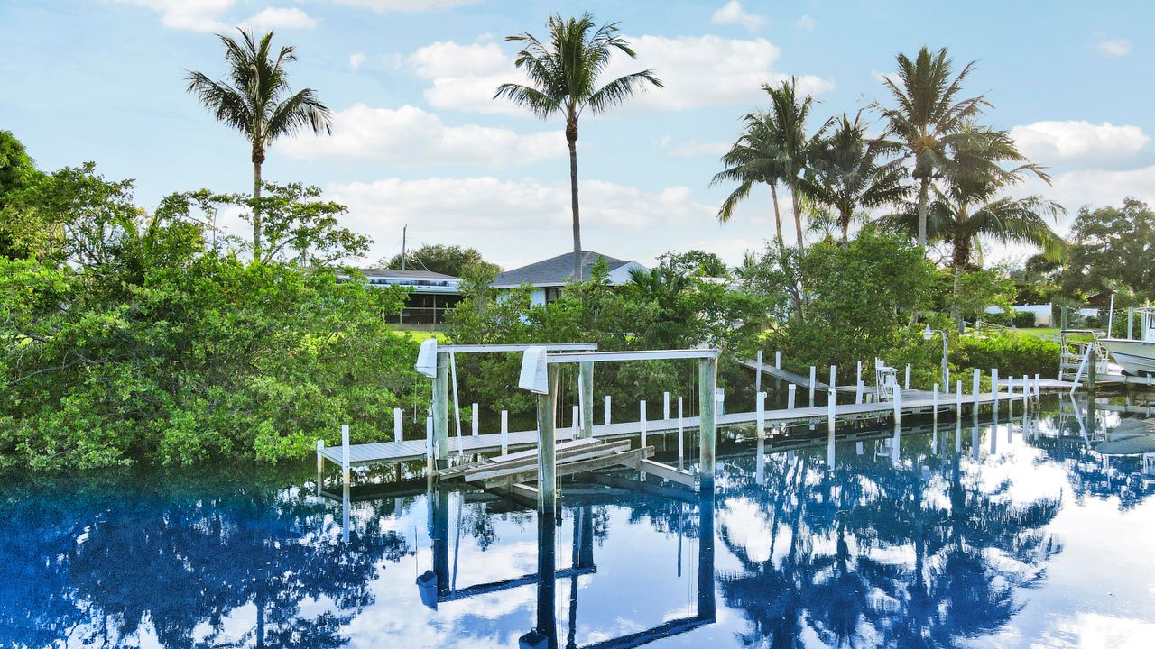 For Sale: $1,250,000 (5 beds, 3 baths, 2420 Square Feet)