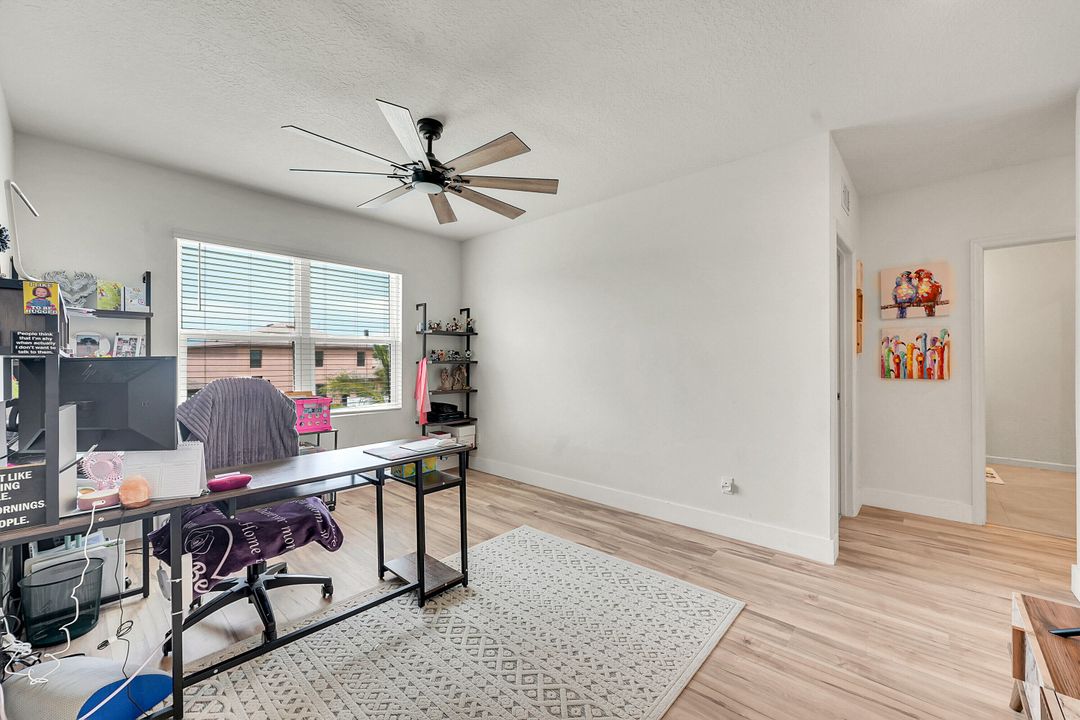 For Sale: $445,000 (5 beds, 3 baths, 2601 Square Feet)