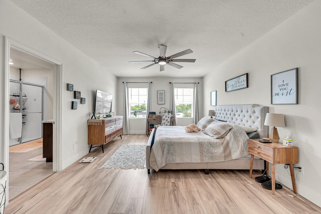 For Sale: $445,000 (5 beds, 3 baths, 2601 Square Feet)