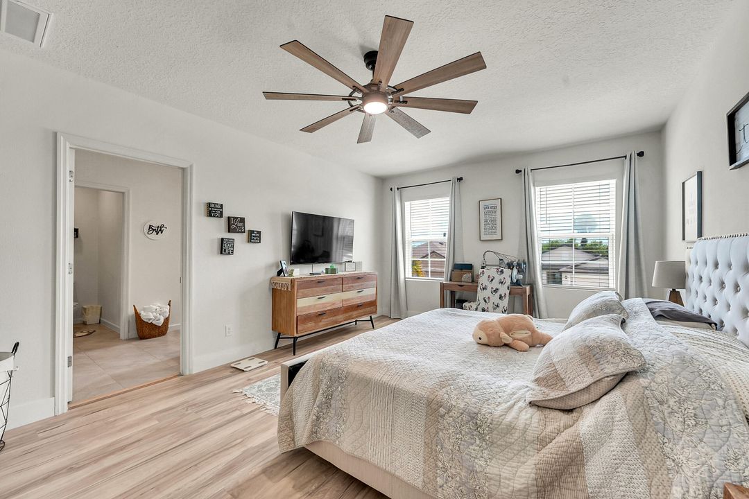 For Sale: $445,000 (5 beds, 3 baths, 2601 Square Feet)