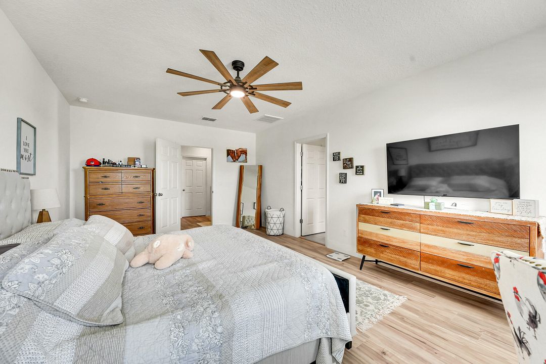 For Sale: $445,000 (5 beds, 3 baths, 2601 Square Feet)