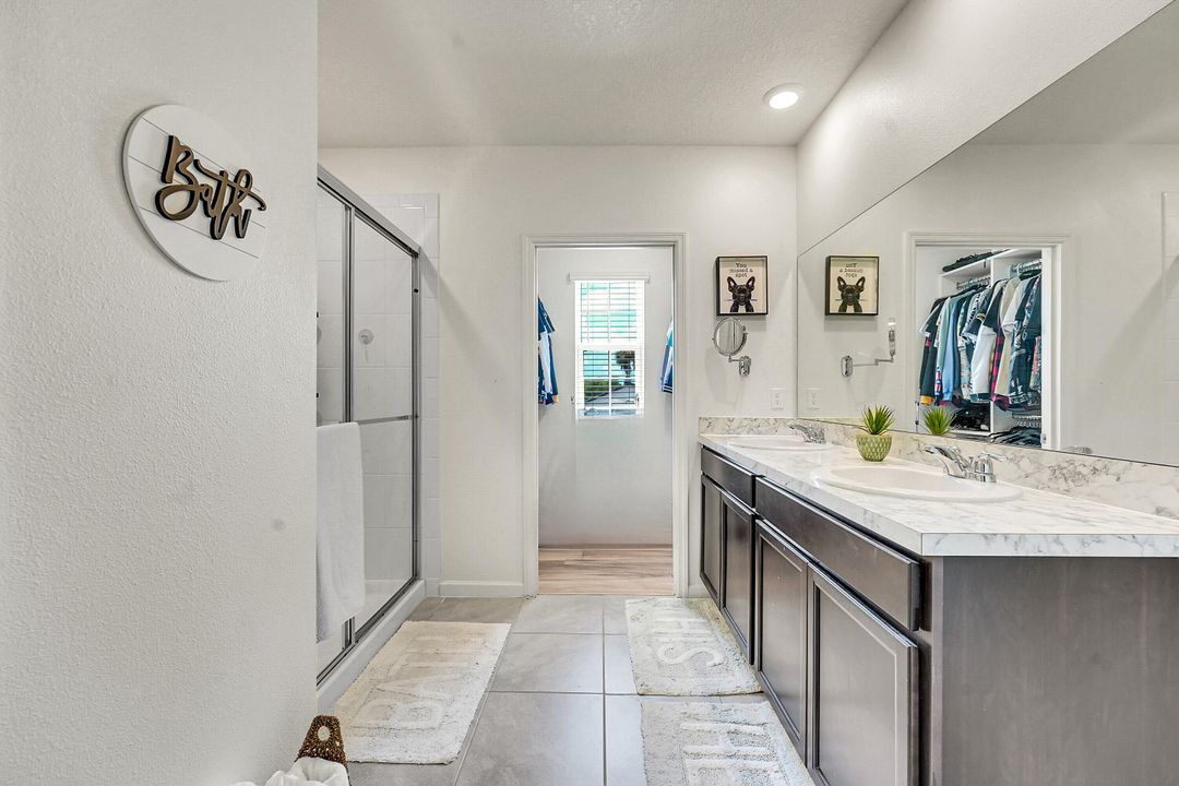 For Sale: $445,000 (5 beds, 3 baths, 2601 Square Feet)