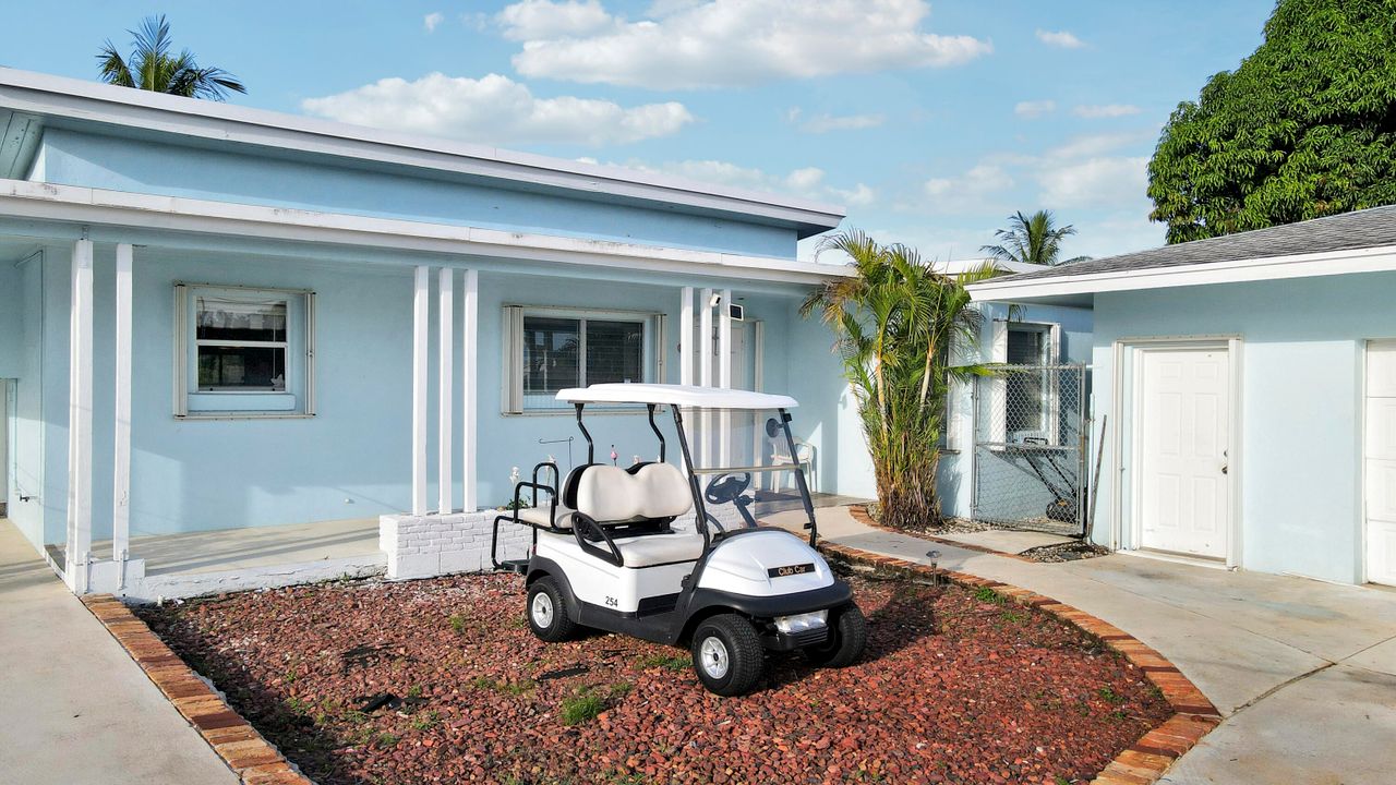 For Sale: $1,250,000 (5 beds, 3 baths, 2420 Square Feet)