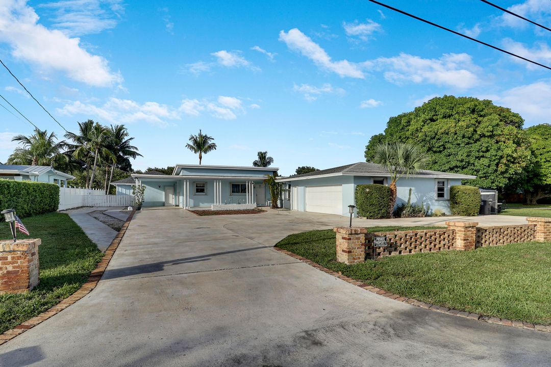 For Sale: $1,250,000 (5 beds, 3 baths, 2420 Square Feet)