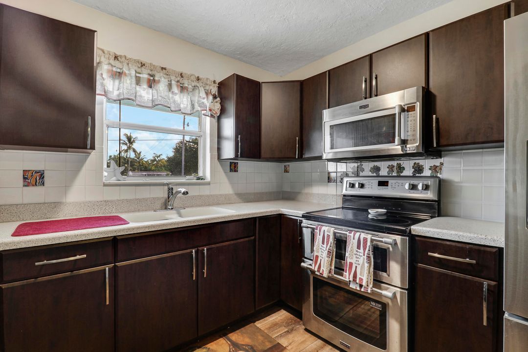 For Sale: $1,250,000 (5 beds, 3 baths, 2420 Square Feet)