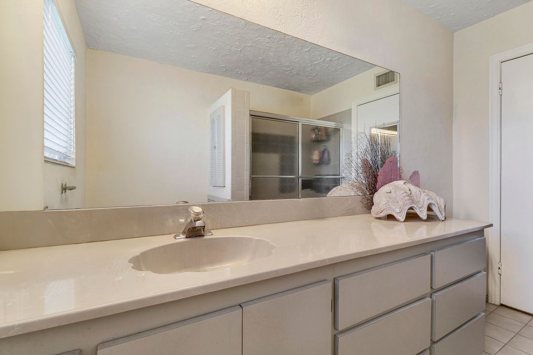 For Sale: $1,250,000 (5 beds, 3 baths, 2420 Square Feet)