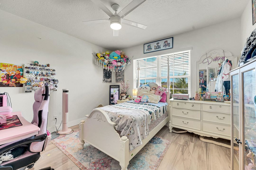 For Sale: $445,000 (5 beds, 3 baths, 2601 Square Feet)