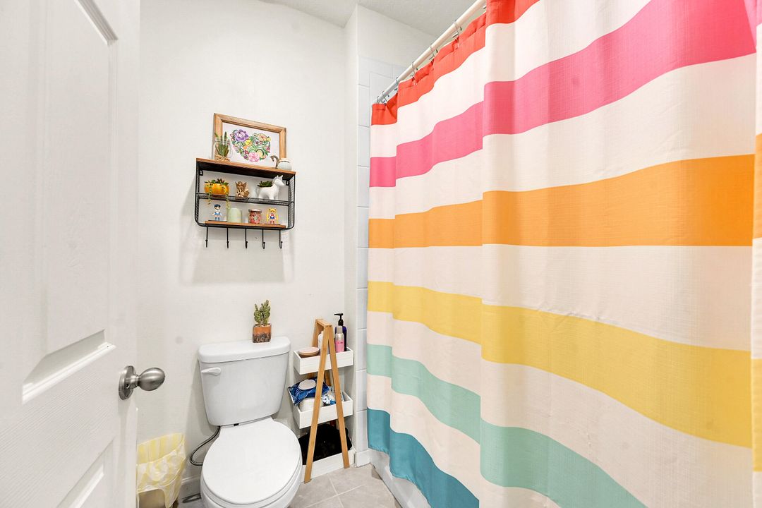 For Sale: $445,000 (5 beds, 3 baths, 2601 Square Feet)