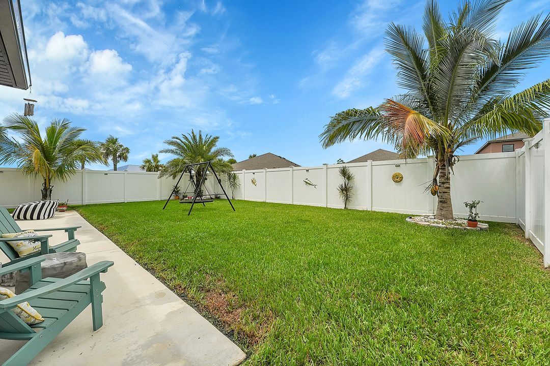 For Sale: $445,000 (5 beds, 3 baths, 2601 Square Feet)