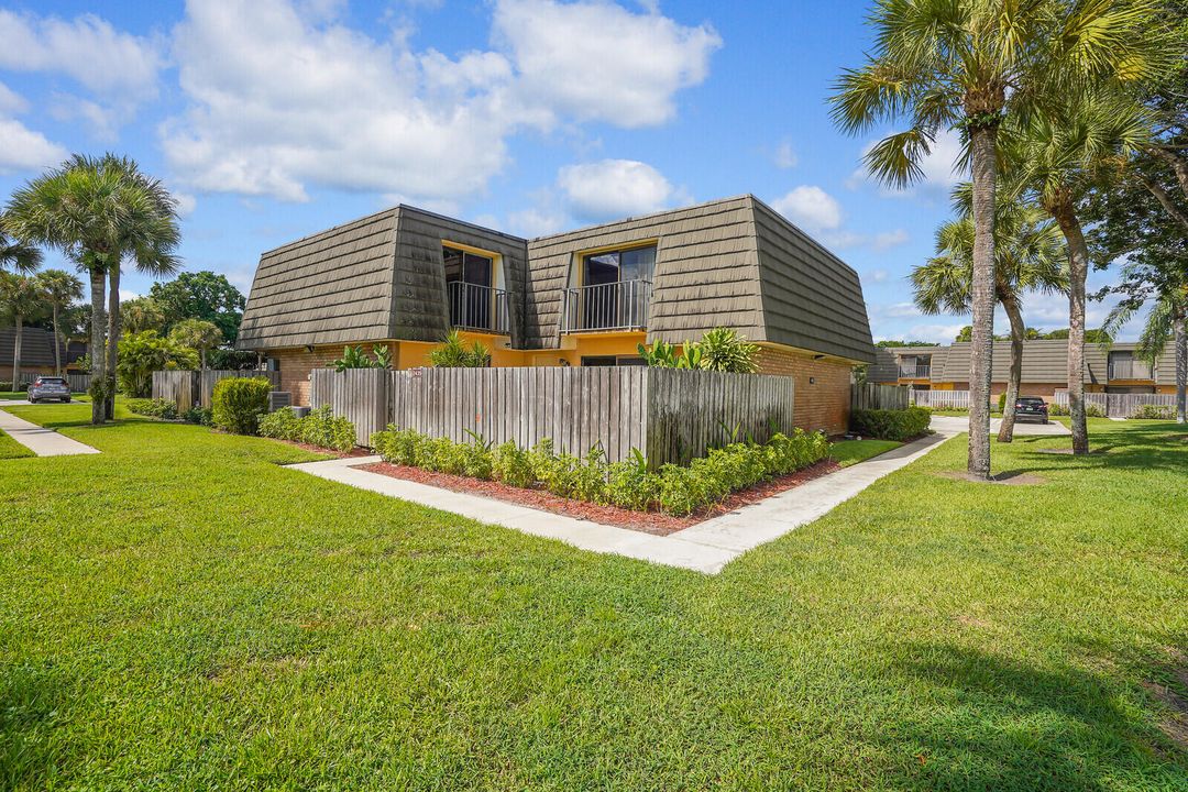 Recently Sold: $199,900 (2 beds, 2 baths, 1236 Square Feet)