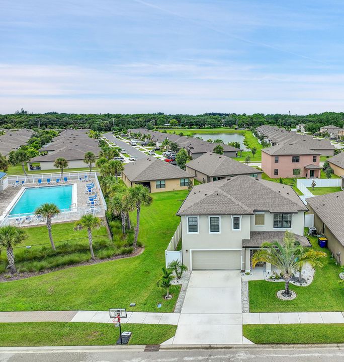 For Sale: $445,000 (5 beds, 3 baths, 2601 Square Feet)