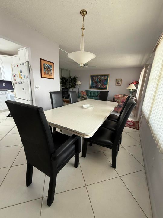 Active With Contract: $240,000 (2 beds, 2 baths, 938 Square Feet)