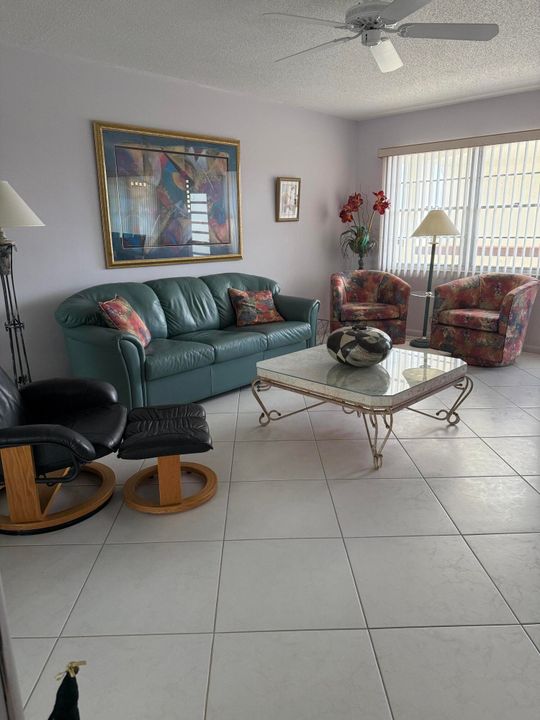 Active With Contract: $240,000 (2 beds, 2 baths, 938 Square Feet)