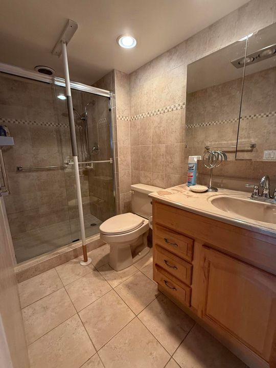 Active With Contract: $240,000 (2 beds, 2 baths, 938 Square Feet)