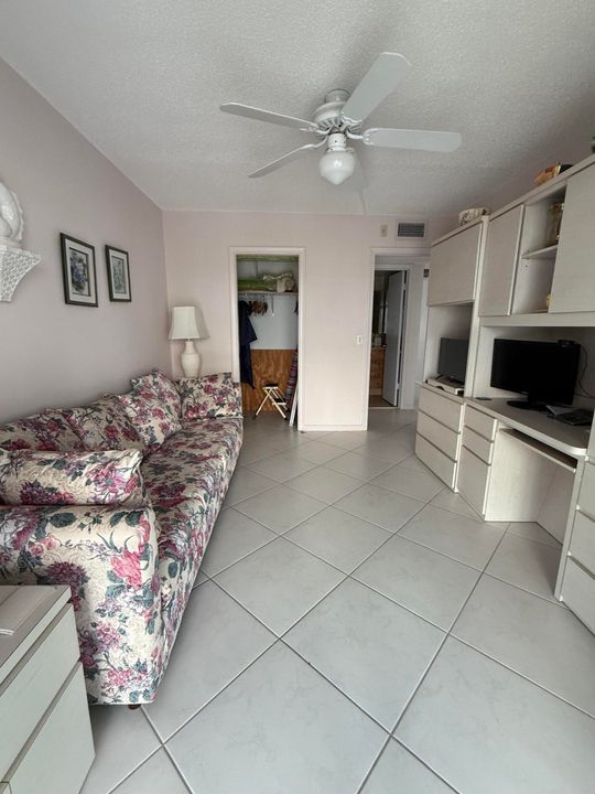 Active With Contract: $240,000 (2 beds, 2 baths, 938 Square Feet)