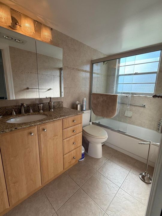 Active With Contract: $240,000 (2 beds, 2 baths, 938 Square Feet)