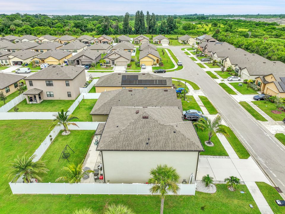 For Sale: $445,000 (5 beds, 3 baths, 2601 Square Feet)