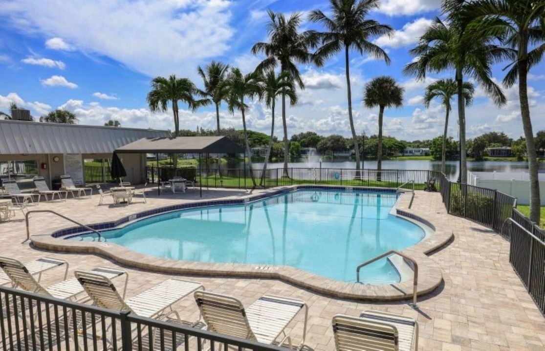 待售: $82,000 (3 贝兹, 3 浴室, 1200 平方英尺)