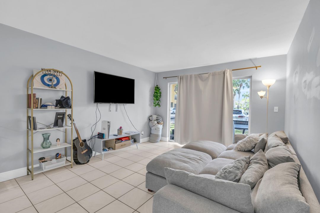 Activo con contrato: $220,000 (2 camas, 2 baños, 936 Pies cuadrados)