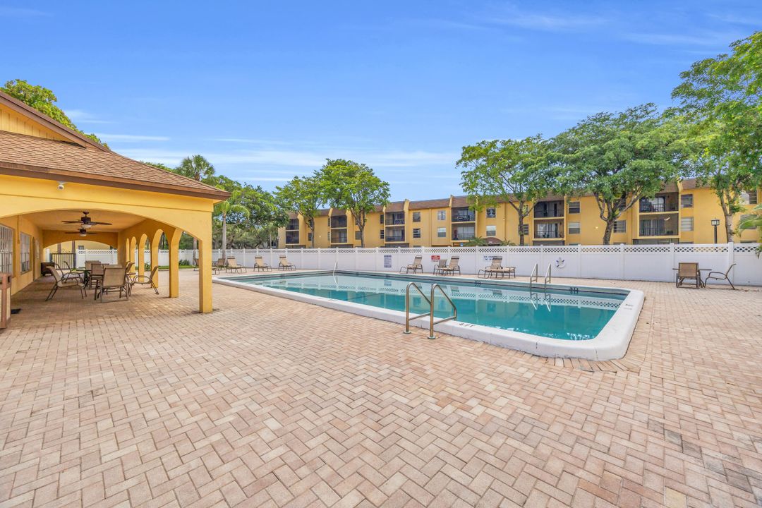 Activo con contrato: $220,000 (2 camas, 2 baños, 936 Pies cuadrados)