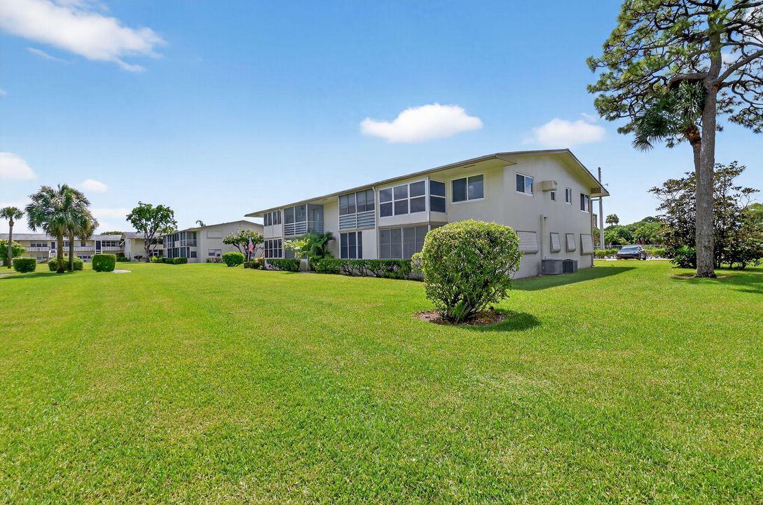 Active With Contract: $195,000 (2 beds, 1 baths, 798 Square Feet)