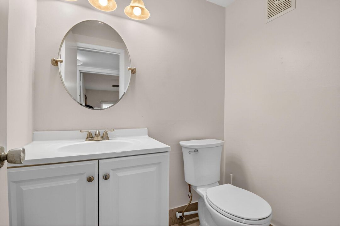 Active With Contract: $195,000 (2 beds, 1 baths, 798 Square Feet)